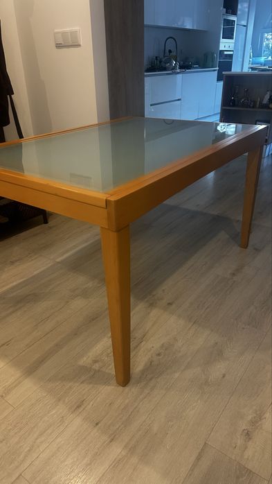 Mesa de jantar extensivel em madeira e vidro temperado