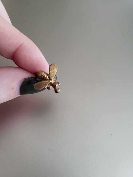 Earcuff Abelha Dourado - Stones Manuela Andrade