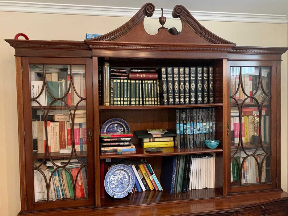 Antiguidade em estilo Inglês - louceiro/vitrine