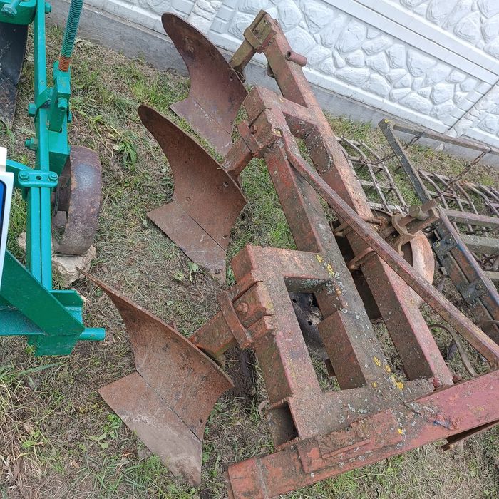 Продам плуги 3 по 25