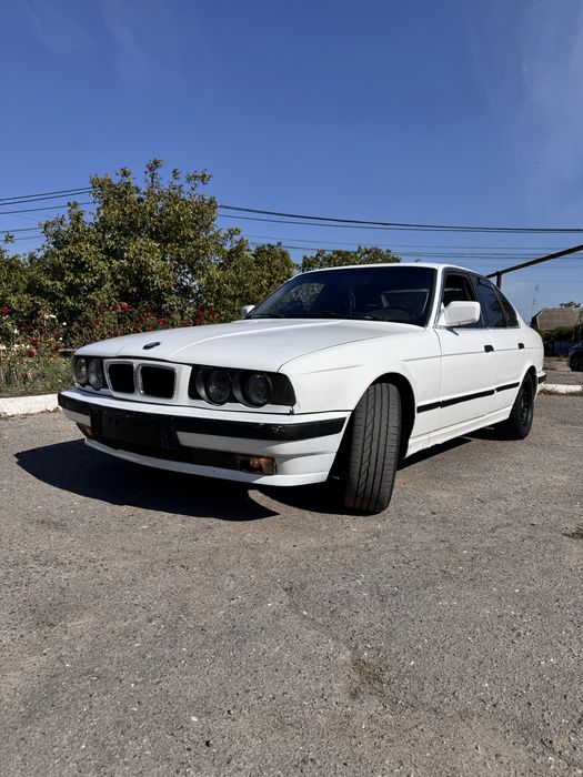 bmw e34. m50b20.