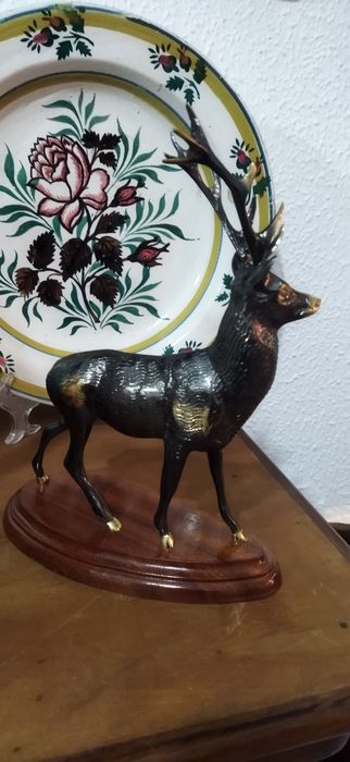 Estatueta em bronze, veado, cervo.