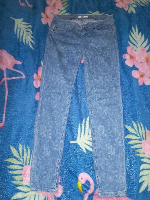 Віддам безкоштовно одяг для дівчат