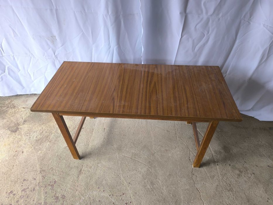 Oddam stół PRL fornir