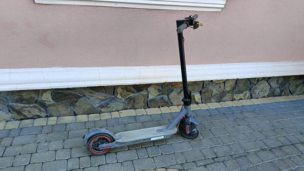 продам електро самокат Electric Scooter