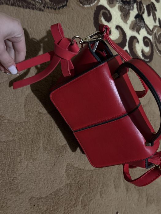 Маленьа червона сумка