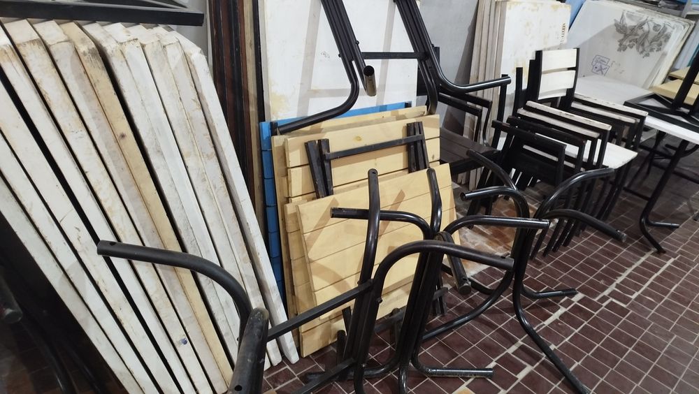 Стулья с подлокотниками Столы 80-80. 120-80.см