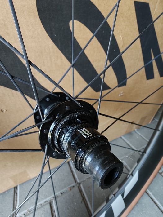 Zipp 303 XPLR S Carbon + Pirelli Cinturato Gravel.