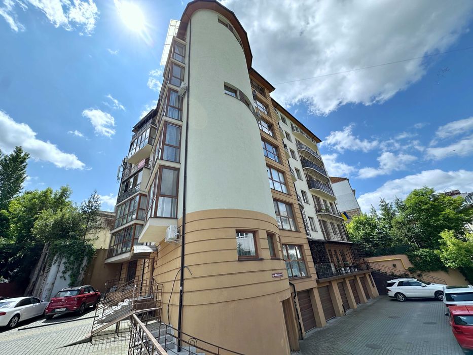 Продаж 6-кімнатної дворівневої квартири вул. Коциловського 13