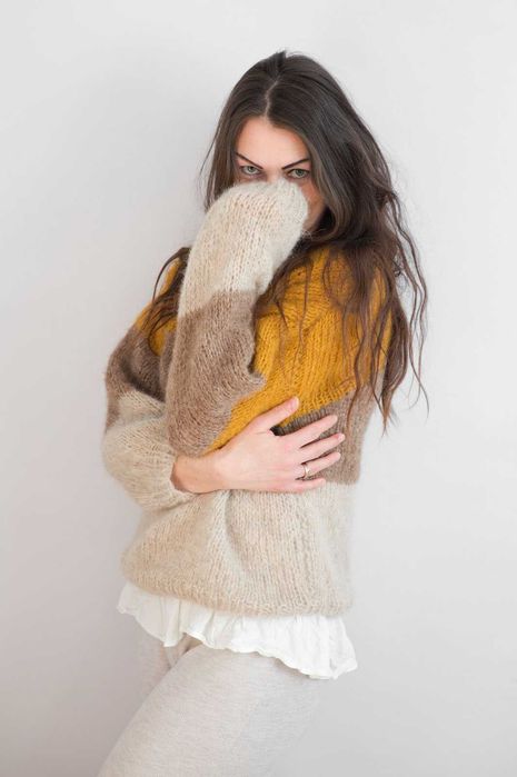 Sweter ręcznie robiony na drutach. Oversize
