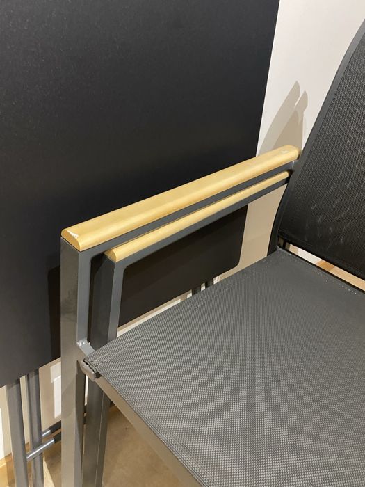 Mesa  +  2 cadeiras