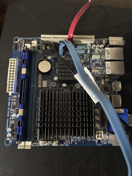 материнська плата Gigabyte GA-C1037UN-EU