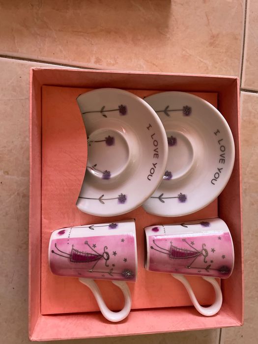 Conjunto 2 Chávenas de Café com Pires "I Love You" – Caixa Presente Cor-de-Rosa