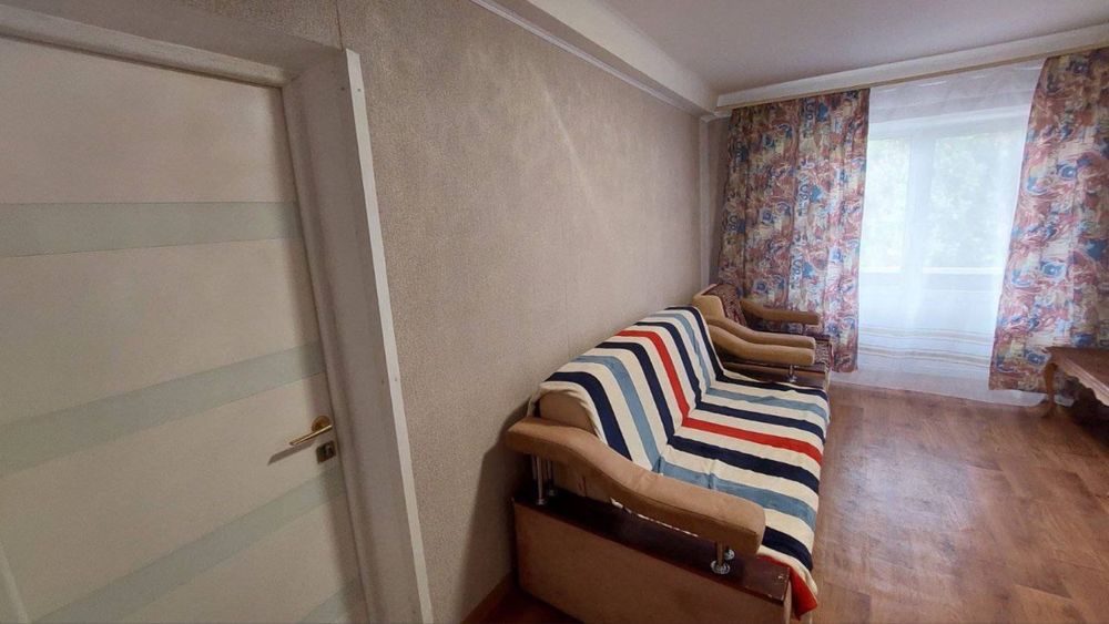 Продаж 1/2 квартири в двокімнатній