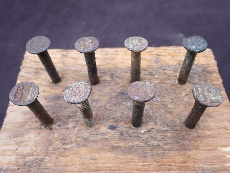 Pregos CP caminho ferro datados antigos coleção ferro madeira