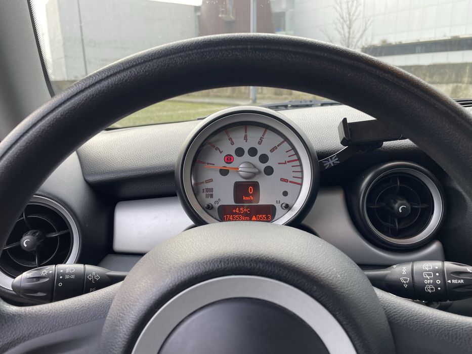 MINI Cooper 1.6458784679112878084