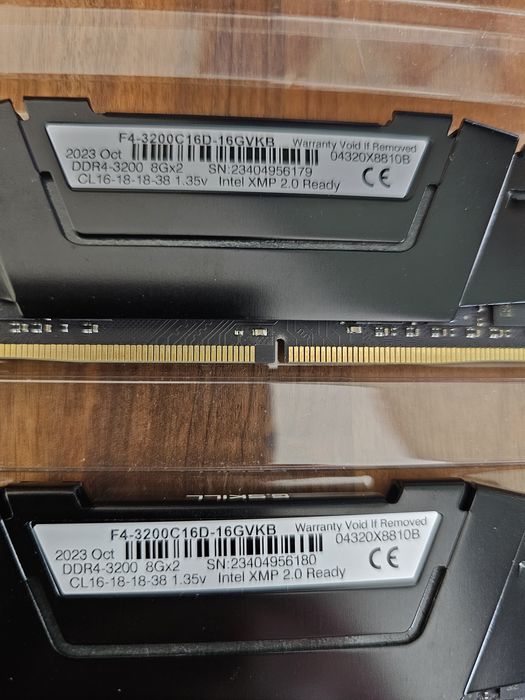 G.SKILL Ripjaws V 16GB (2x8GB) DDR4 3200MHz CL16 - Como Nova + Fatura + Garantia