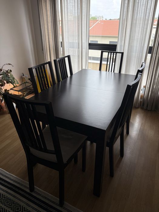 Mesa extensivel com 6 cadeiras