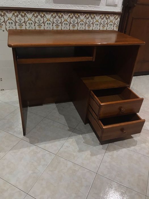 Secretária de madeira