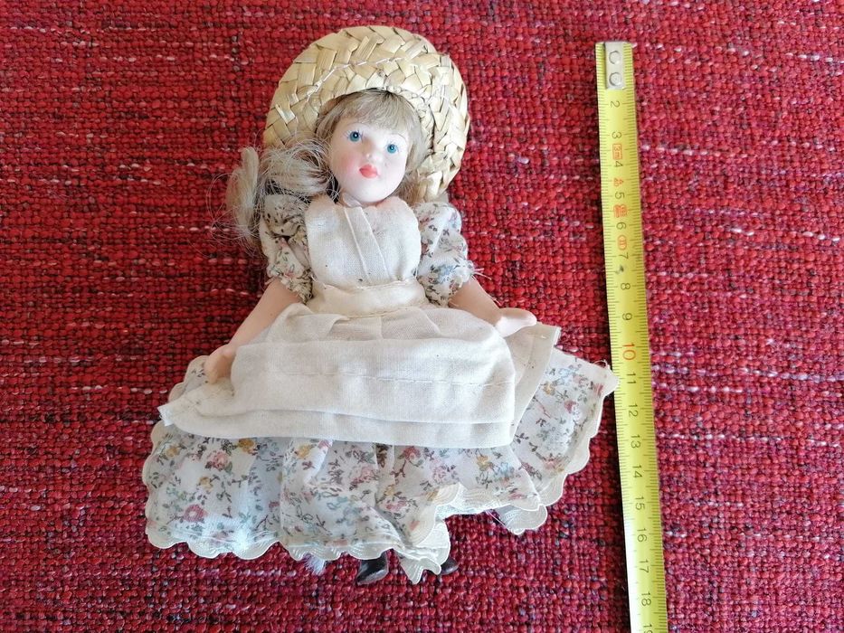 Boneca antiga de porcelana
