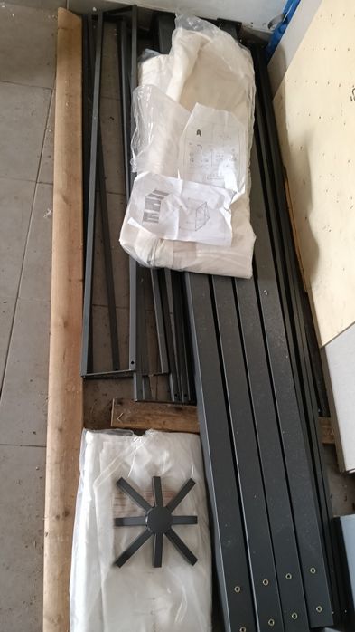 Tenda para colocar á frente da casa em local plano