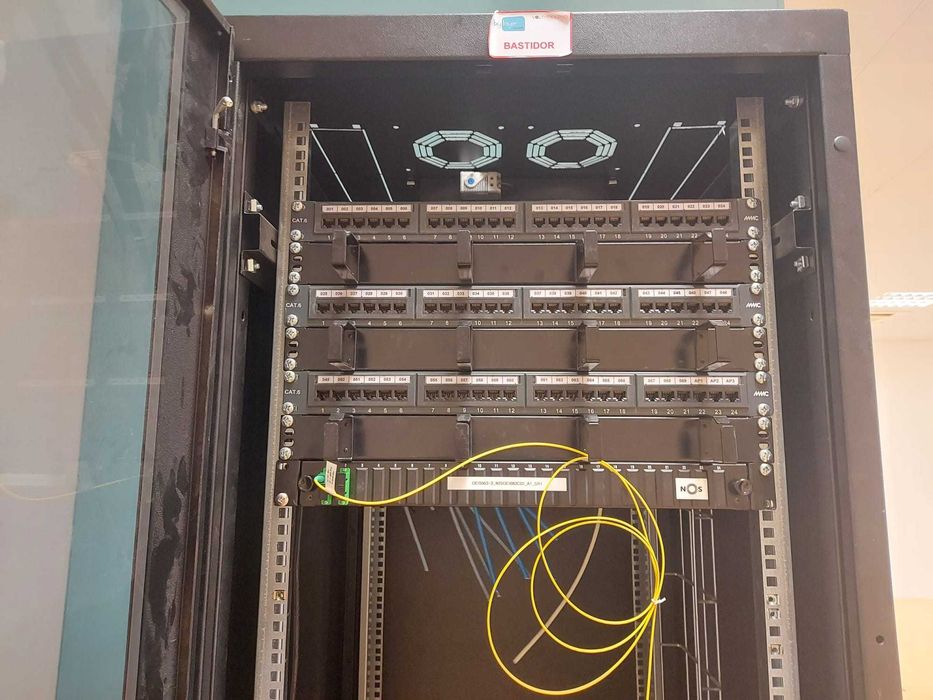 Armário/Bastidor Informático de chão