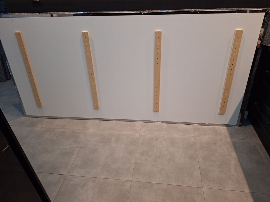 Lustra w ramce aluminiowej