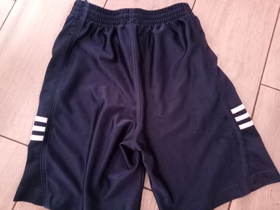 Spodenki adidas jak nowe