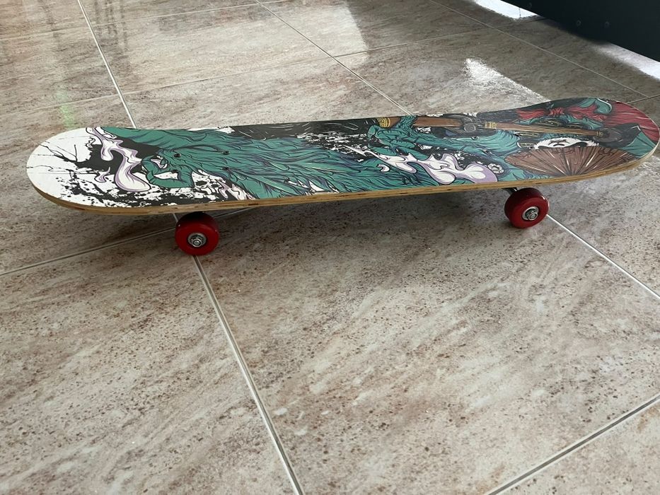 Skate Completo com Ilustração Samurai – Bom Estado