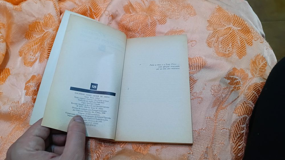 Galáxias como grãos de areias_Brian Aldiss