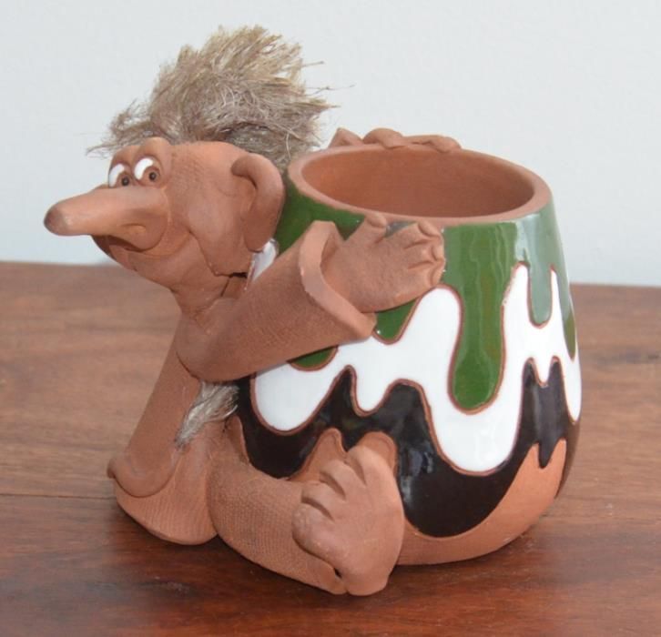 **Porta-canetas/Porta-lápis em cerâmica – Origem: Lituânia