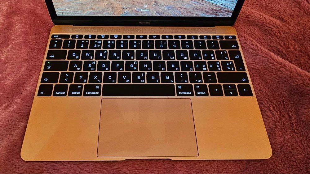 Ноутбук Apple MacBook Gold 12  2015 року  8GB RAM 256 GB SSD
Gold