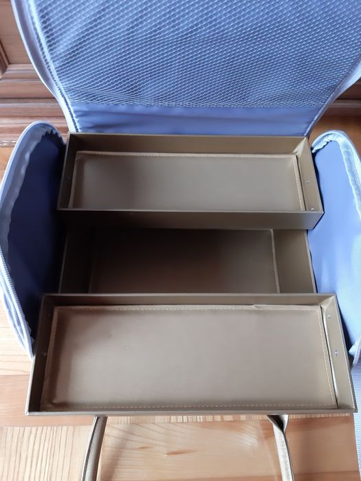 Nowy duży kuferek na kosmetyki