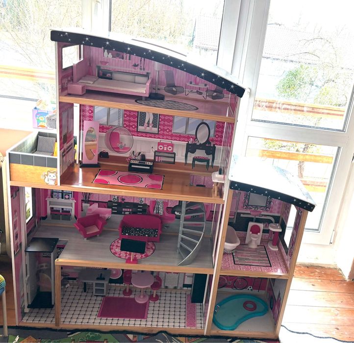 Domek dla lalek duzy.