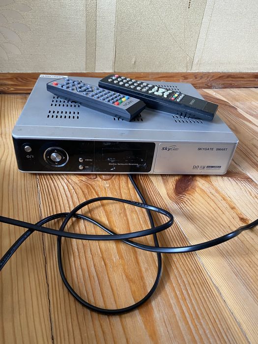 Пристрій для телевізора приставка Skygate smart