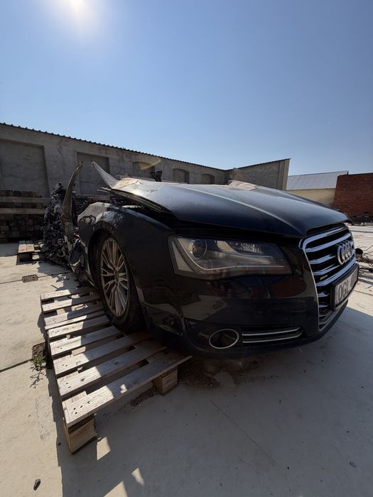 Wrak Audi a8 / skrzynia biegow, zawieszenie, felgi w dobrym stanie/ 7000 zł