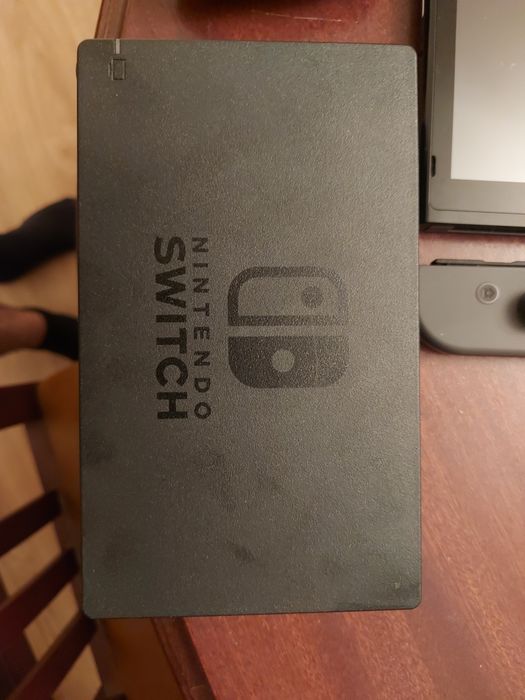 Nintendo Switch + Pokémon Sword Usado Sem Cabo de Alimentação