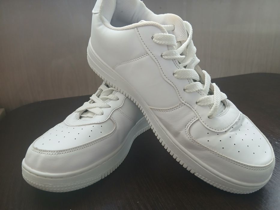 Білі кеди,кросівки