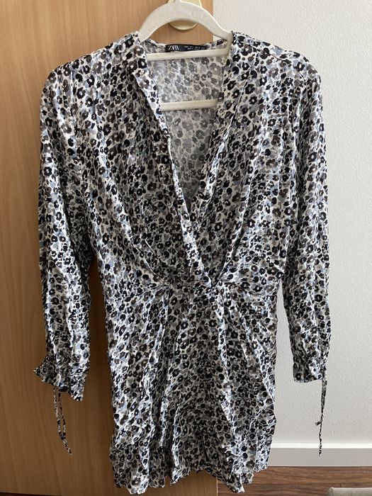 Sukienka mini z kopertowym dekoltem ZARA