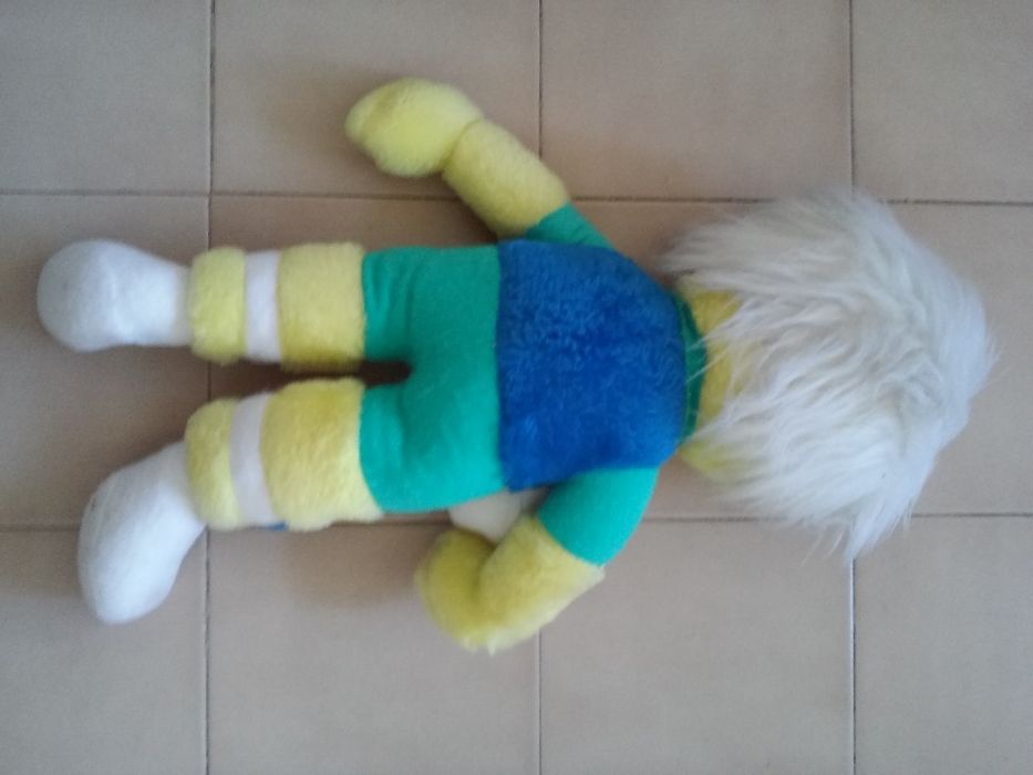 Peluche Angry Bird, Starwars e jogador de voleibol impecáveis.