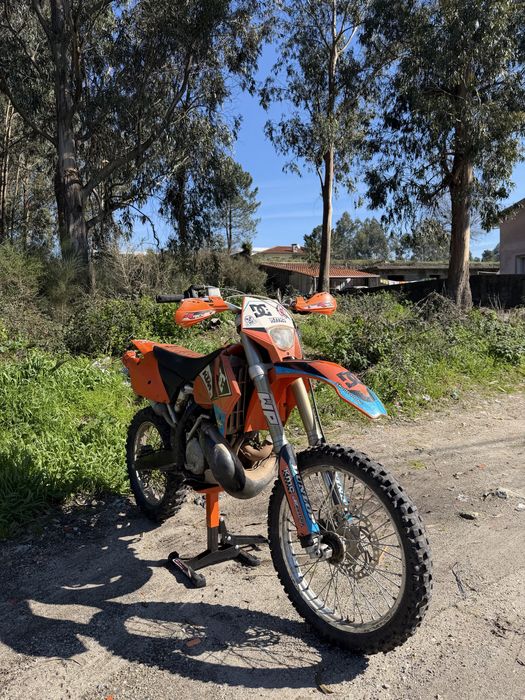 Vendo KTM 250 EXC matriculada, mota estimada e pronta a andar.