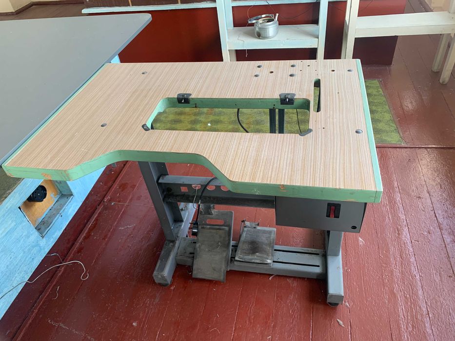 Стіл для швейної машинки 1862кл,, 1022кл., оверлока