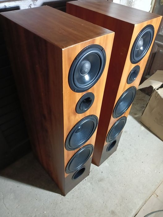 Kolumny by Young Boy