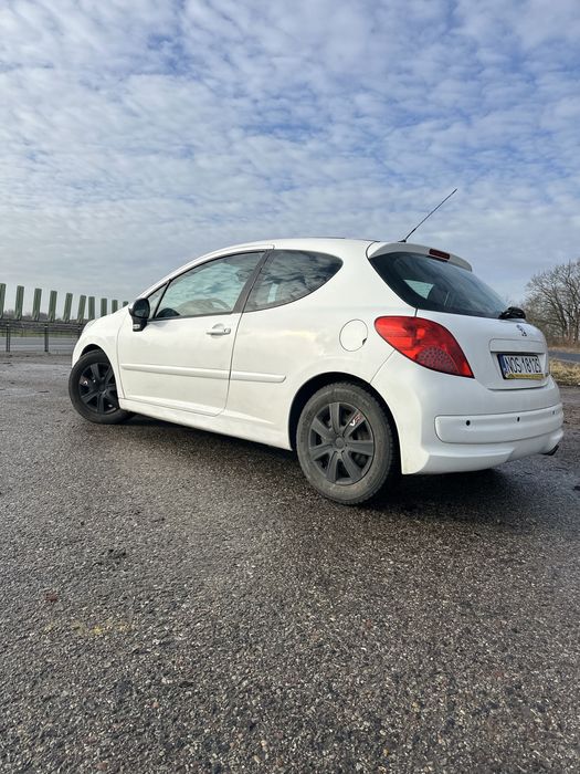 Peugeot 207 1.6 benzyna Panorama 142 tyś przebiegu
