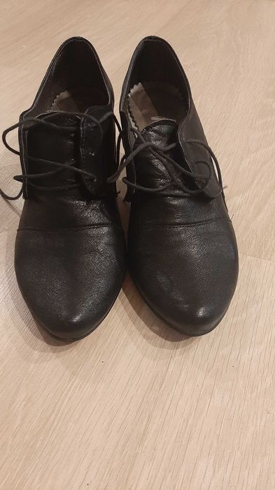 Czarne czółenka 33,5, dł. wkładki 22 cm