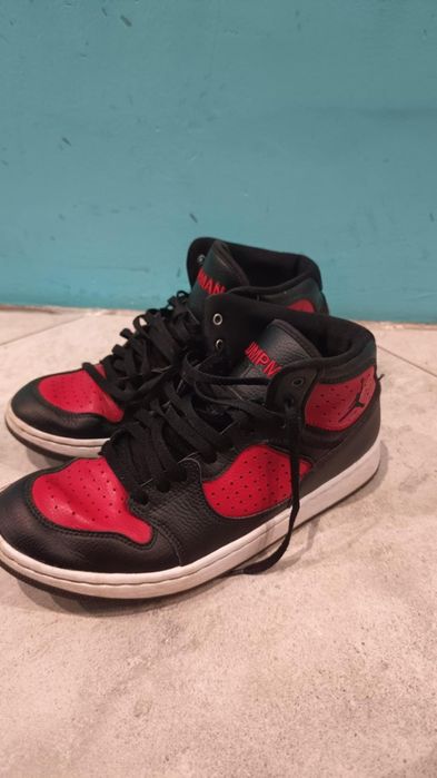 Buty Nike typu Jordan.