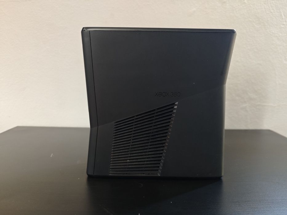 XBOX 360 (Com Caixa e Acessórios)