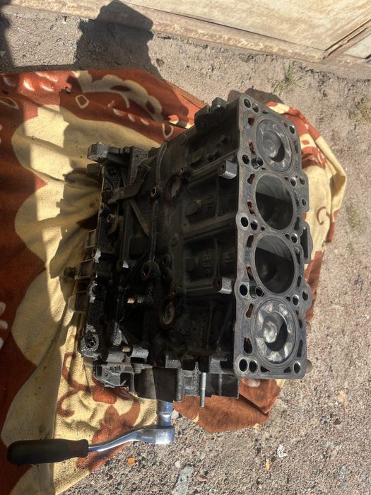 Двигун мотор двигатель блок голова CAY 1.6 TDI 03L103373A VW Skoda