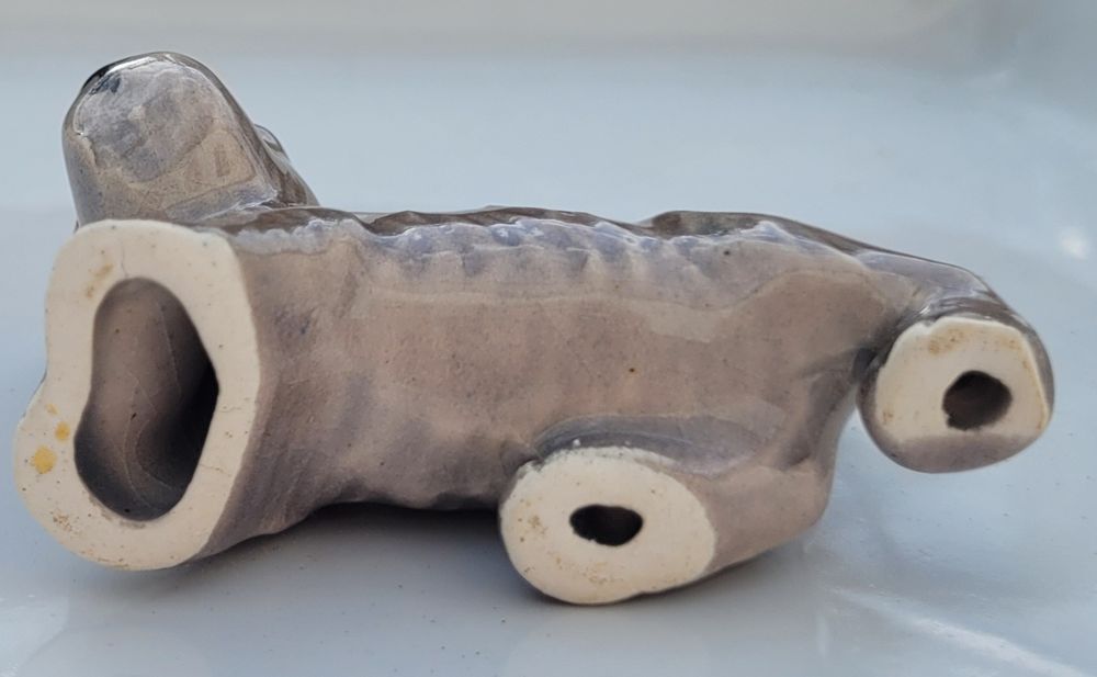 Porcelanowa figurka psa terier bądź sznaucer