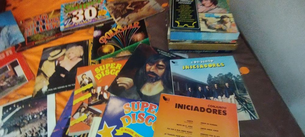 Gira-discos mais discos dos anos 80